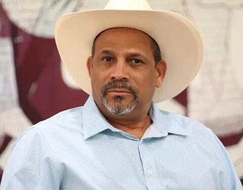 Alcalde de Dajabón evita dar detalles sobre cheques sin fondos en sala capitular