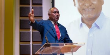 Julito Fulcar presenta sus propuestas a la sociedad de Peravia