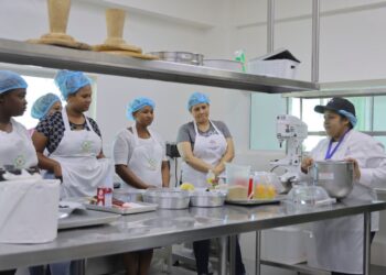 “Mujeres SUPEREmprendedoras” de Supérate ya ha graduado a 964 mujeres; el proyecto integró a 1,500