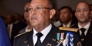 Mayor general Guzmán Peralta destaca el rol de la mujer policía en las filas de la Policía Nacional