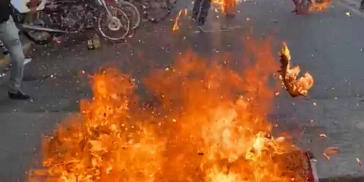 Muere otro menor por incendio en carnaval de Salcedo, aumenta a cinco