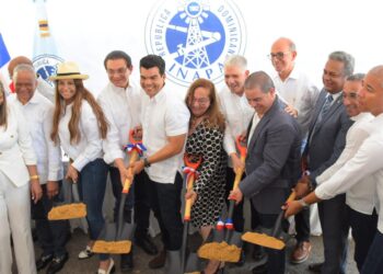 Wellington Arnaud deja iniciados los trabajos de construcción del alcantarillado sanitario de Licey al Medio