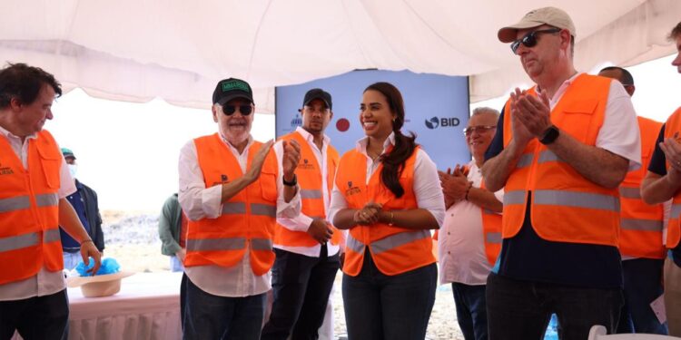 Alcaldesa electa SDN, Medio Ambiente y BDI, visitan vertedero de Duquesa, previo a cierre técnico