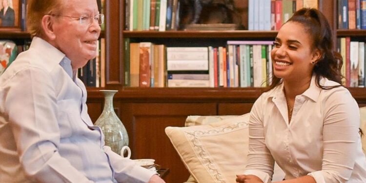 Empresario recibe en su residencia a la alcaldesa electa por SDN Betty Gerónimo