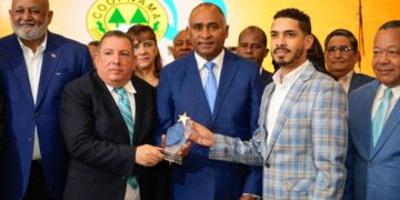 COOPNAMA reconoce aportes al sector cooperativo del profesor Julito Fulcar