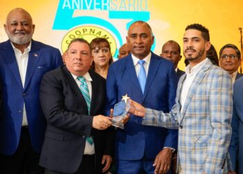 COOPNAMA reconoce aportes al sector cooperativo del profesor Julito Fulcar