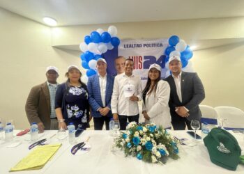 Dirigentes de Fuerza del Pueblo y PLD pasan al PRM durante un acto organizado por Lealtad Política