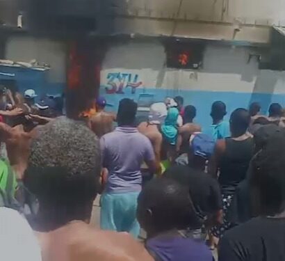 Al menos un muerto y seis heridos en incendio en la cárcel La Victoria