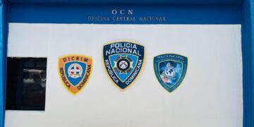 PN extradita a hombre y mujer hacia Francia acusados de múltiples delitos, incluyendo explotación sexual