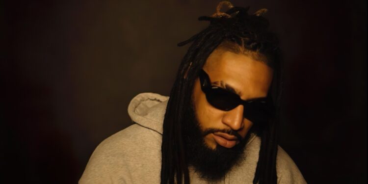 Toy Claro” el nuevo sencillo de AKINOhayLEY un rap experimental en donde pone a pruebas sus destrezas líricas