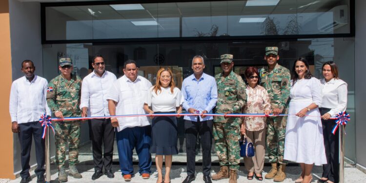 Gobierno inaugura nueva escuela vocacional de FFAA y PN en Azua
