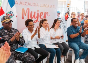 Alcaldesa Carolina Mejía conversa y lleva soluciones a sectores de Los Ríos como parte del programa "La Alcaldía Llega a ti"