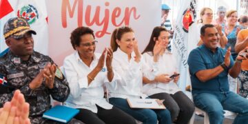 Alcaldesa Carolina Mejía conversa y lleva soluciones a sectores de Los Ríos como parte del programa "La Alcaldía Llega a ti"