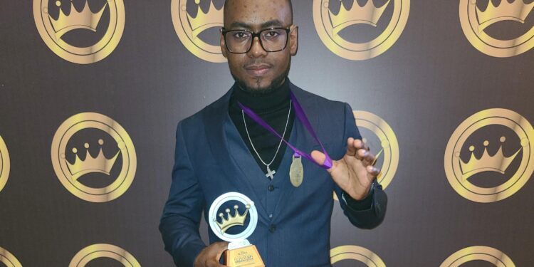 Donmusic gana categoría Productor Musical Urbano en los Premios El Galardón