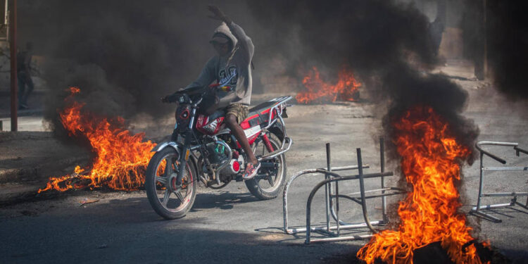 Bandas armadas toman la mayor cárcel de Haití y liberan presos