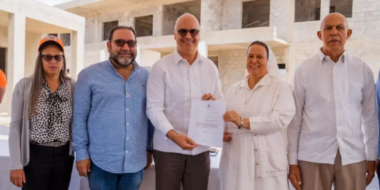 Entregan más de 80 millones de pesos a instituciones en Constanza, Jarabacoa y La Vega
