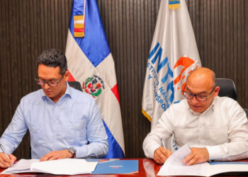 Firman convenio para la implementación de paradas de motociclistas