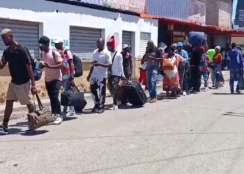 Haitianos retornan voluntariamente a su país por Dajabón