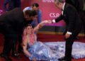 Karen Yapoort sufre caída en alfombra de Premios Soberano