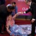 Karen Yapoort sufre caída en alfombra de Premios Soberano