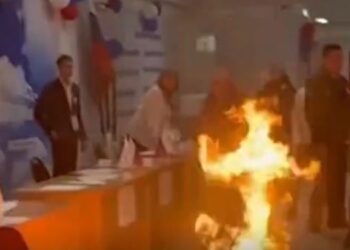 Entre sabotaje con tinta en urnas, incendios y tiroteos, así se vive el ambiente en comicios de Rusia