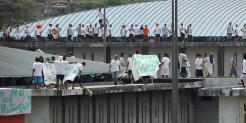 Un muerto y cuatro heridos tras un motín en una cárcel de Ecuador