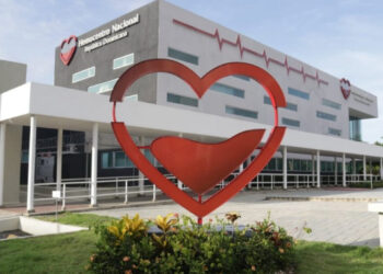 Hemocentro Nacional entrega sangre para lesionados en incendio en carnaval de Salcedo