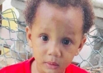 Muere niño tras recibir descarga eléctrica en Baní