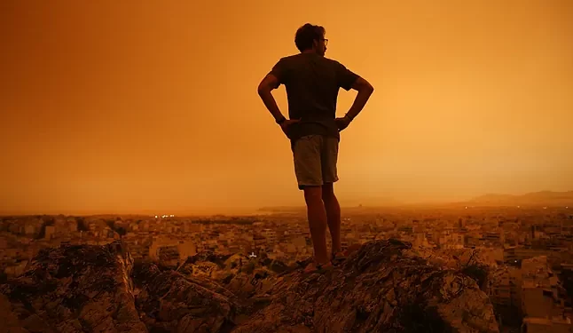 Atenas se tiñe de naranja con nubes de polvo procedentes del Sáhara