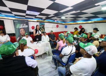 Candidata a diputada de Ultramar Isha Cabrera presenta propuesta en Chile