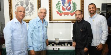 Presidente de Efemérides Patrias recibe distinción de la Sociedad Numismática Dominicana