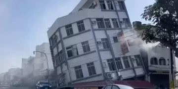 Al menos 9 muertos y más de 800 heridos en Taiwán tras el terremoto más poderoso que afectó la isla