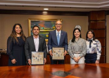 Popular dona a UNESCO libros del patrimonio nacional para escuelas