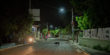 Edesur ilumina el distrito municipal Las Clavellinas y la comunidad de Los Tramojos en Azua