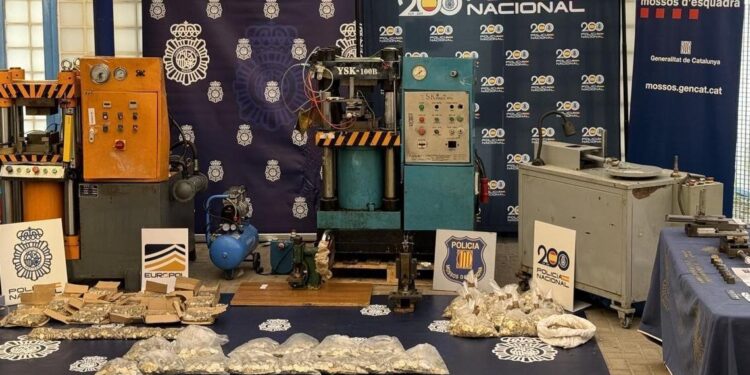 Desmantelado el mayor taller de fabricación de monedas de dos euros falsas
