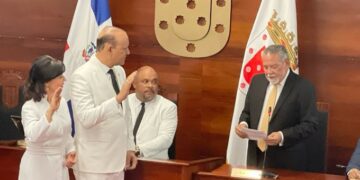 Sin presencia de Abel Martínez juramentan a Ulises Rodríguez como alcalde de Santiago