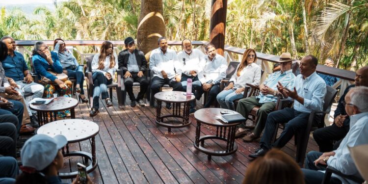 Carolina Mejía, visita San Cristóbal, Peravia y La Altagracia en apoyo a candidatos congresuales