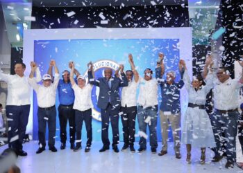 Senador Antonio Taveras recibe apoyo de la Fuerza Eléctrica con Luis Abinader