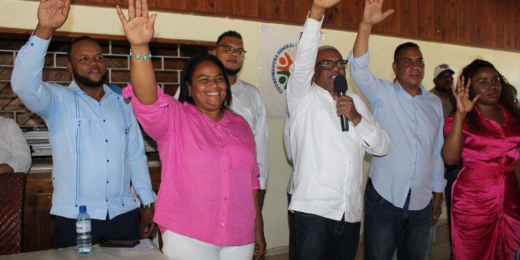 Juan Rosa lidera juramentaciones de movimientos en apoyo a Luis a Abinader 