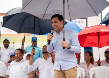 Roberto Ángel realiza recorrido en apoyo a Gustavo Lara y reelección Abinader en San Cristóbal 
