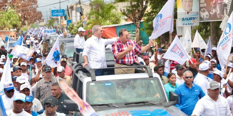 Abinader encabeza marcha caravana en Hato Mayor