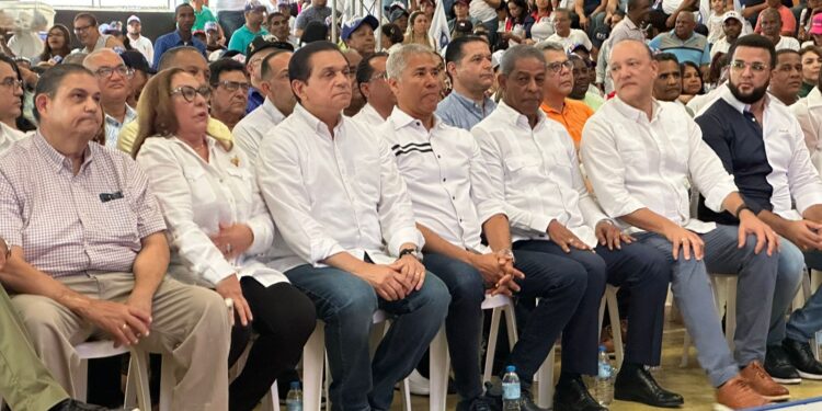 PRM en Santiago juramenta gran comando de campaña Luis 24