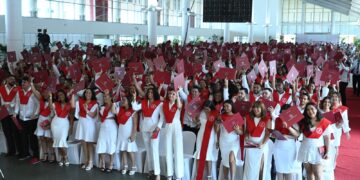 Mujeres lideran sexagésima octava graduación del INTEC