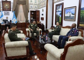 El director de la Escuela de Derechos Humanos  del Ministerio de Defensa realiza visita 
