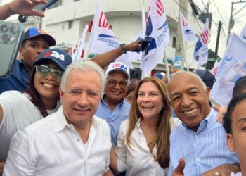 PRM realiza en SDE bandereos simultáneos junto a Carolina Mejía