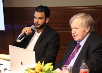 Consultor político norteamericano descarta haya un ganador en primera vuelta