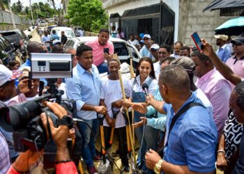 Alcaldesa Betty Gerónimo comienza con jornada de limpieza y fumigación en SDN