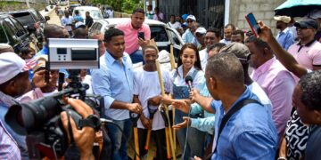 Alcaldesa Betty Gerónimo comienza con jornada de limpieza y fumigación en SDN