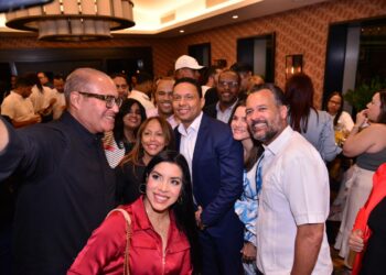 Elías Matos recibe apoyo de ciudadanos residentes en Piantini, Naco, Serrallés y La Julia