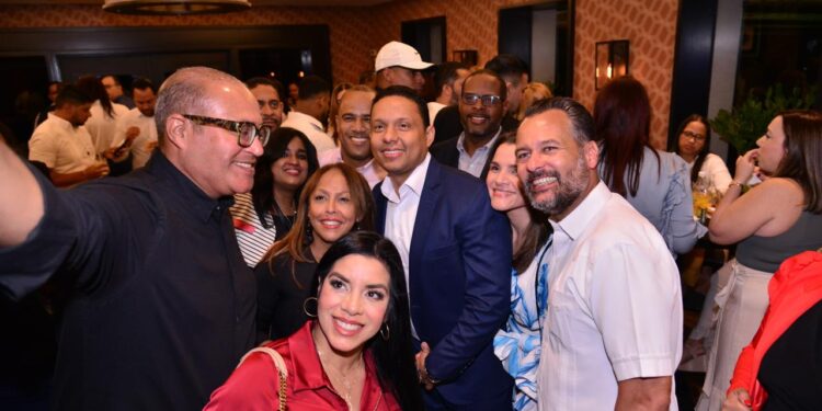 Elías Matos recibe apoyo de ciudadanos residentes en Piantini, Naco, Serrallés y La Julia